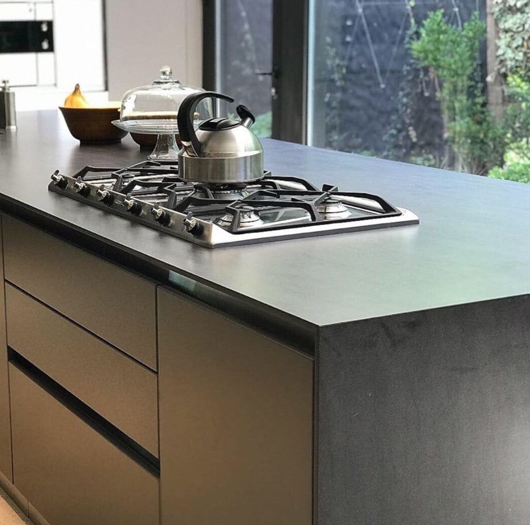 NEOLITH / BASALT BLACK / SATIN / 1.2 cm